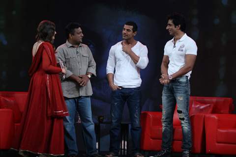 Raveena Tandon, Sanjay Gupta, Sonu Sood and John Abraham on the sets of Isi Ka Naam Zindagi