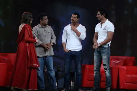 Raveena Tandon, Sanjay Gupta, Sonu Sood and John Abraham on the sets of Isi Ka Naam Zindagi