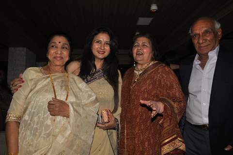 Poonam Dhillon, Asha Bhosle, Pamela Chopra and Yash Chopra at Poonam Dhillon' Birthday Bash