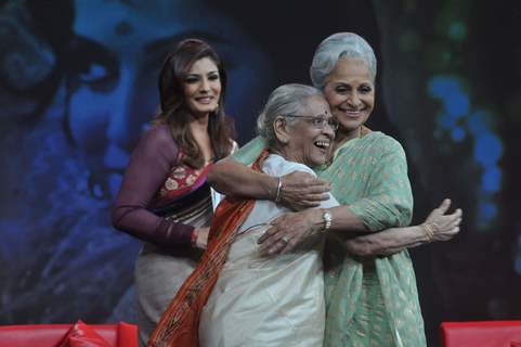 Waheeda Rehman and Raveena Tandon at NDTV chat show Isi Ka Naam Zindagi