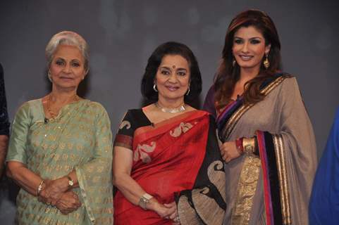 Waheeda Rehman, Asha Parekh and Raveena Tandon at NDTV chat show Isi Ka Naam Zindagi