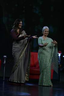 Waheeda Rehman and Raveena Tandon on the set of Issi Ka Naam Zindagi