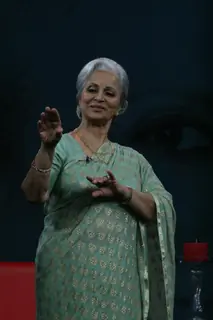 Waheeda Rehman on the sets of Isi Ka Naam Zindagi