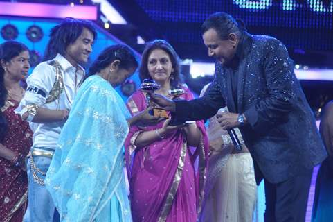 Pradeep Gurune and Mithun Chakraborty at Dance India Dance grand finale