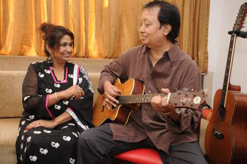 Bhupinder and Mitali Singh at rehersal for the upcoming music album 'Aksar' in Mumbai