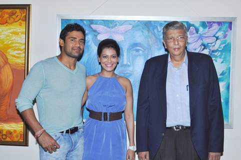 Payal Rohatgi with wrestler Sangram Singh inaugurates Art Exhibition at Coomaraswamy Hall