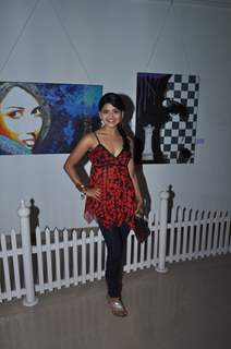 Vinay Pathak inaugurates Art Show by Varsha Vyas & Neeta Pathare at Nehru Centre in Worli, Mumbai