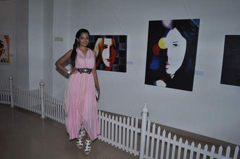 Vinay Pathak inaugurates Art Show by Varsha Vyas & Neeta Pathare at Nehru Centre in Worli, Mumbai