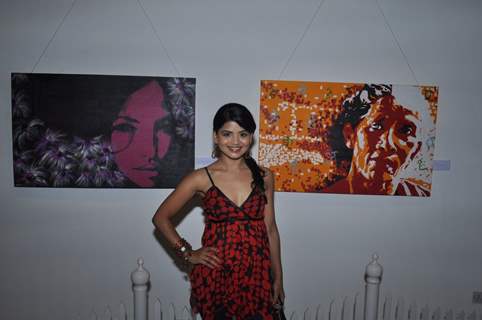 Vinay Pathak inaugurates Art Show by Varsha Vyas & Neeta Pathare at Nehru Centre in Worli, Mumbai