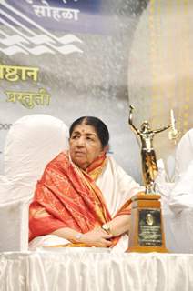 Lata Mangeshkar at Master Dinanath Mangeshkar Awards 2012