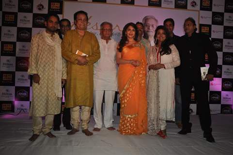 Mitali Singh, Madhuri Dixit, Bhupinder, Gulzar at Launch of Bhupinder-Mitali-Gulzar's album 'Aksar'