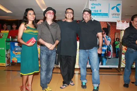 Tannishtha Chatterjee,Vinay Pathak,Anant Mahadevan & Suresh Menon at 'Life Ki Toh Lag Gayi' premiere