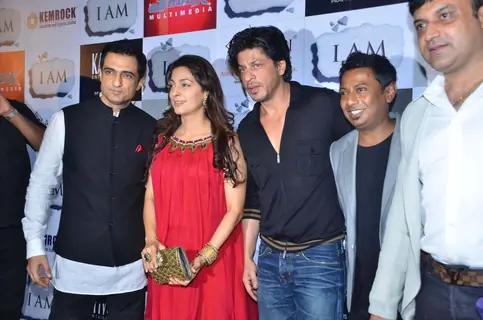 sanjay Suri, Shahrukh Khan, Onir and Juhi chawla at 'I Am' success bash