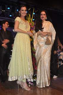 Rekha and Dia Mirza at Laxmikant Pyarelal night