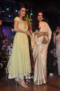 Rekha and Dia Mirza at Laxmikant Pyarelal night