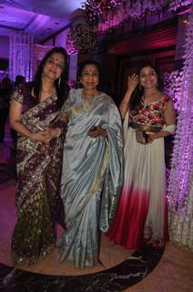 Smita Thackarey, Asha Bhosle & Sapna Mukherjee at Sunidhi Chauhan and Hitesh Sonik Wedding Reception