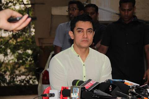 Aamir Khan holds press meet regarding his TV show Satyamev Jayate at his house on sunday