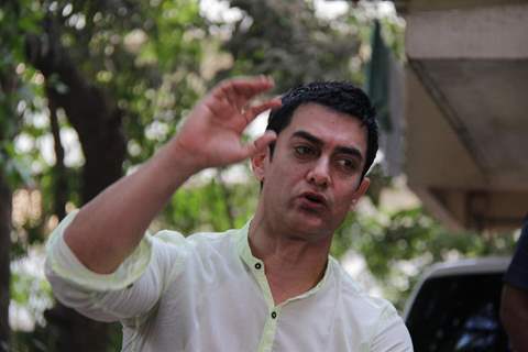 Aamir Khan holds press meet regarding his TV show Satyamev Jayate at his house on sunday