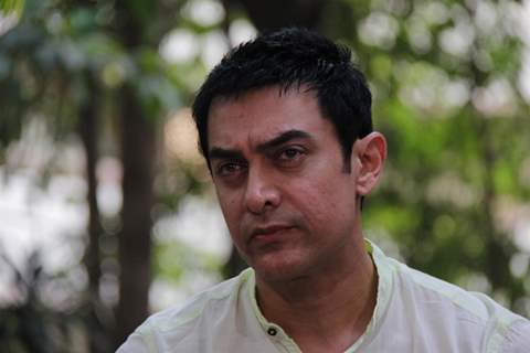 Aamir Khan holds press meet regarding his TV show Satyamev Jayate at his house on sunday