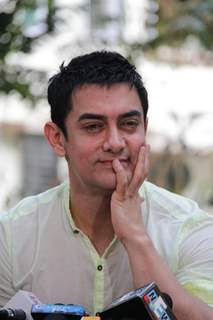 Aamir Khan holds press meet regarding his TV show Satyamev Jayate at his house on sunday