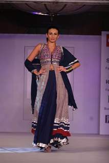 Bollywood Celebs at Cotton Fashion Show