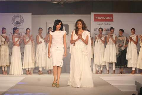 Bollywood Celebs at Cotton Fashion Show