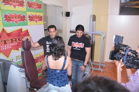 Salman Khan launches Prabodh Vasant Davkhare's fitness center &quot;NITRO Pure Fitness&quot;