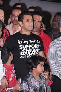 Salman Khan launches Prabodh Vasant Davkhare's fitness center &quot;NITRO Pure Fitness&quot;