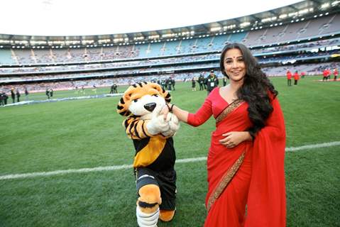 Vidya Balan handing the Match Ball to the ground at the Melbourne Cricket Ground