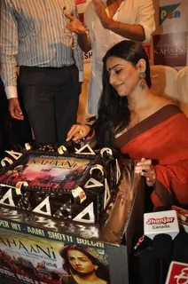 Vidya Balan unveils Kahaani DVD