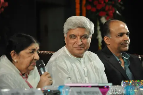 Lata Mangeshkar, Javed Akhtar and Ashutosh Gowarikar at Javed Akhtar's first book ‘Tarkash’ launch