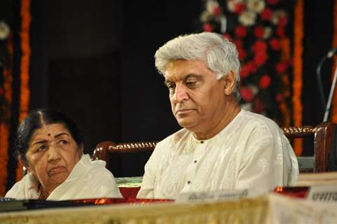 Lata Mangeshkar and Javed Akhtar at Javed Akhtar's first book ‘Tarkash’ launch