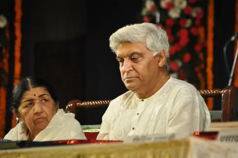 Lata Mangeshkar and Javed Akhtar at Javed Akhtar's first book ‘Tarkash’ launch