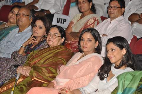 Shabana Azmi at Javed Akhtar's first book ‘Tarkash’ launch