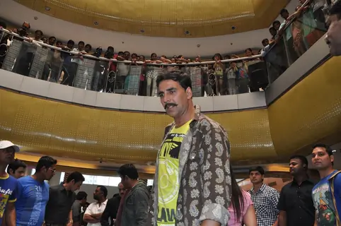 Akshay Kumar and Sonakshi Sinha promote Rowdy Rathore on CID