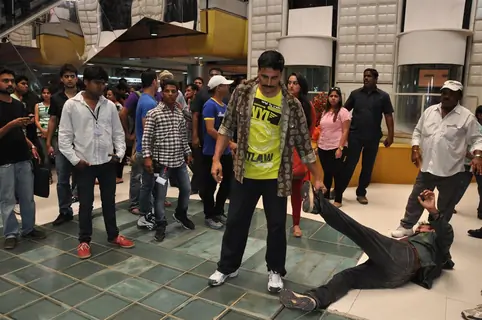 Akshay Kumar and Sonakshi Sinha promote Rowdy Rathore on CID