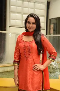 Akshay Kumar and Sonakshi Sinha promote Rowdy Rathore on CID
