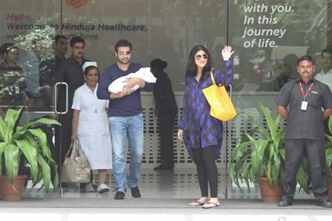 Shilpa Shetty discharged from hospital with her baby boy and husband Raj Kundra