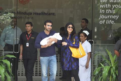 Shilpa Shetty discharged from hospital with her baby boy and husband Raj Kundra