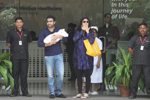 Shilpa Shetty discharged from hospital with her baby boy and husband Raj Kundra