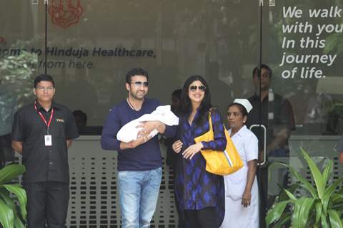 Shilpa Shetty discharged from hospital with her baby boy and husband Raj Kundra