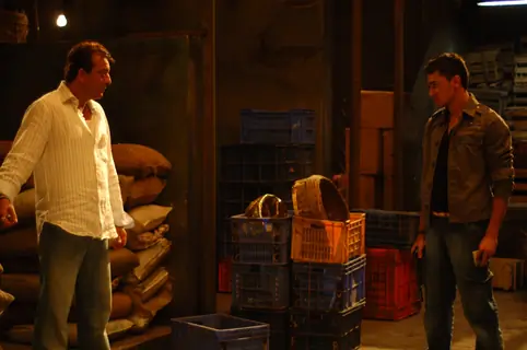 Sanjay Dutt giving warning to Imran Khan