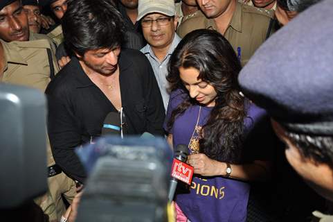 Shahrukh Khan and Juhi Chawla arrived at airport