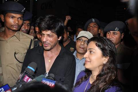 Shahrukh Khan and Juhi Chawla arrived at airport