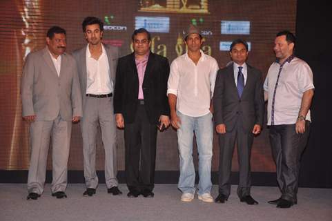 Bollywood stars Ranbir Kapoor and Farhan Akhtar during 'Jaypee IIFA' press meet held in Mumbai. .
