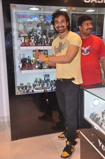 Bollywood actor Ranvijay promoted Casio watches at Oberoi Mall. .