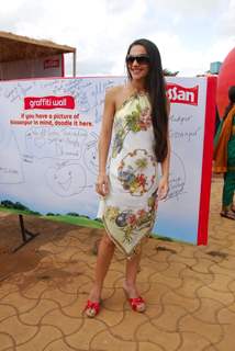 Tara Sharma promotes Kissanpur - A farm in the Middle of City