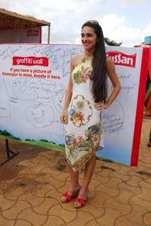 Tara Sharma promotes Kissanpur - A farm in the Middle of City
