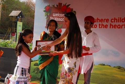 Tara Sharma promotes Kissanpur - A farm in the Middle of City