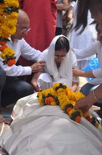 Rajkumar Hirani's father's funeral Municipal Hindu Cemetery in Santacruz Mumbai, India. .